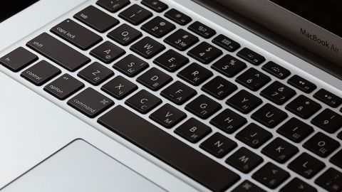 Лазерне гравіювання клавіатури MacBook Air у Львові Лазерне гравіювання клавіатури MacBook Air у Львові