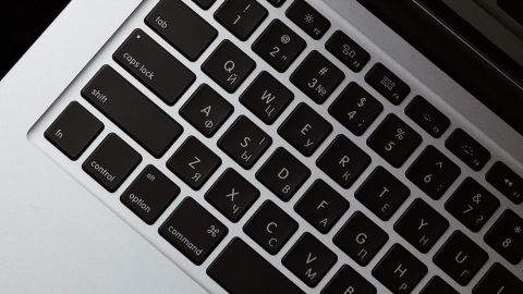 Лазерне гравіювання на клавіатурі MacBook Air 13 M1 у Львові Лазерне гравіювання на клавіатурі MacBook Air 13 M1 у Львові
