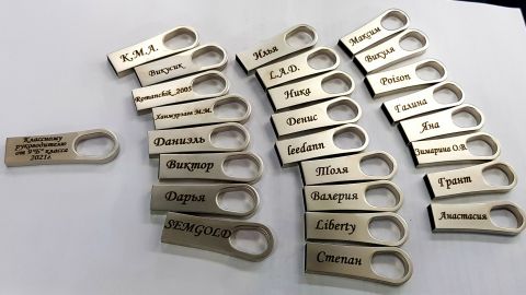 Лазерная гравировка USB-накопителей (флешек) во Львове Лазерная гравировка USB-накопителей (флешек) во Львове